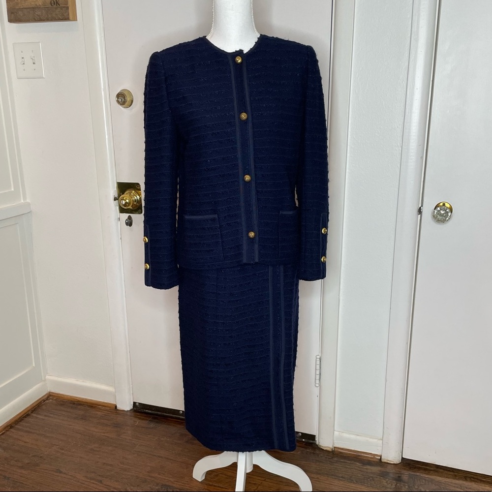Vintage CHANEL Navy Boucle Skirt Suit size 42 (12) 1986.